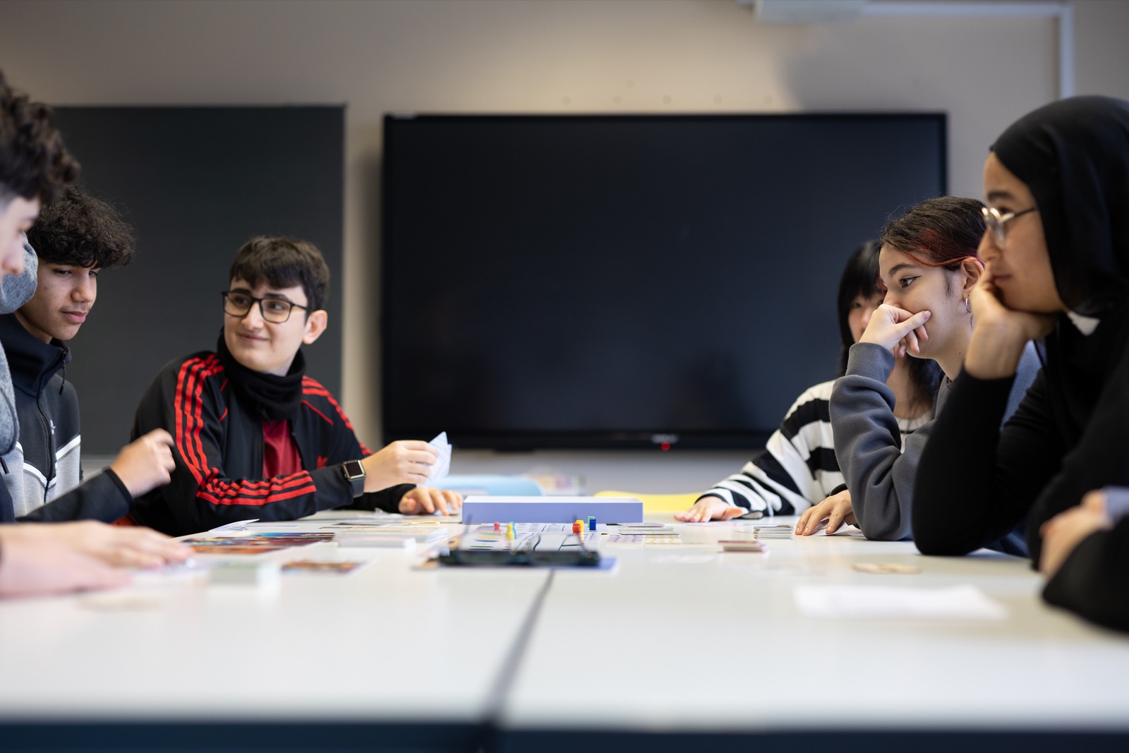 Studentesse e studenti impegnati in una sessione di gioco didattico durante PlayStorm Bolzano